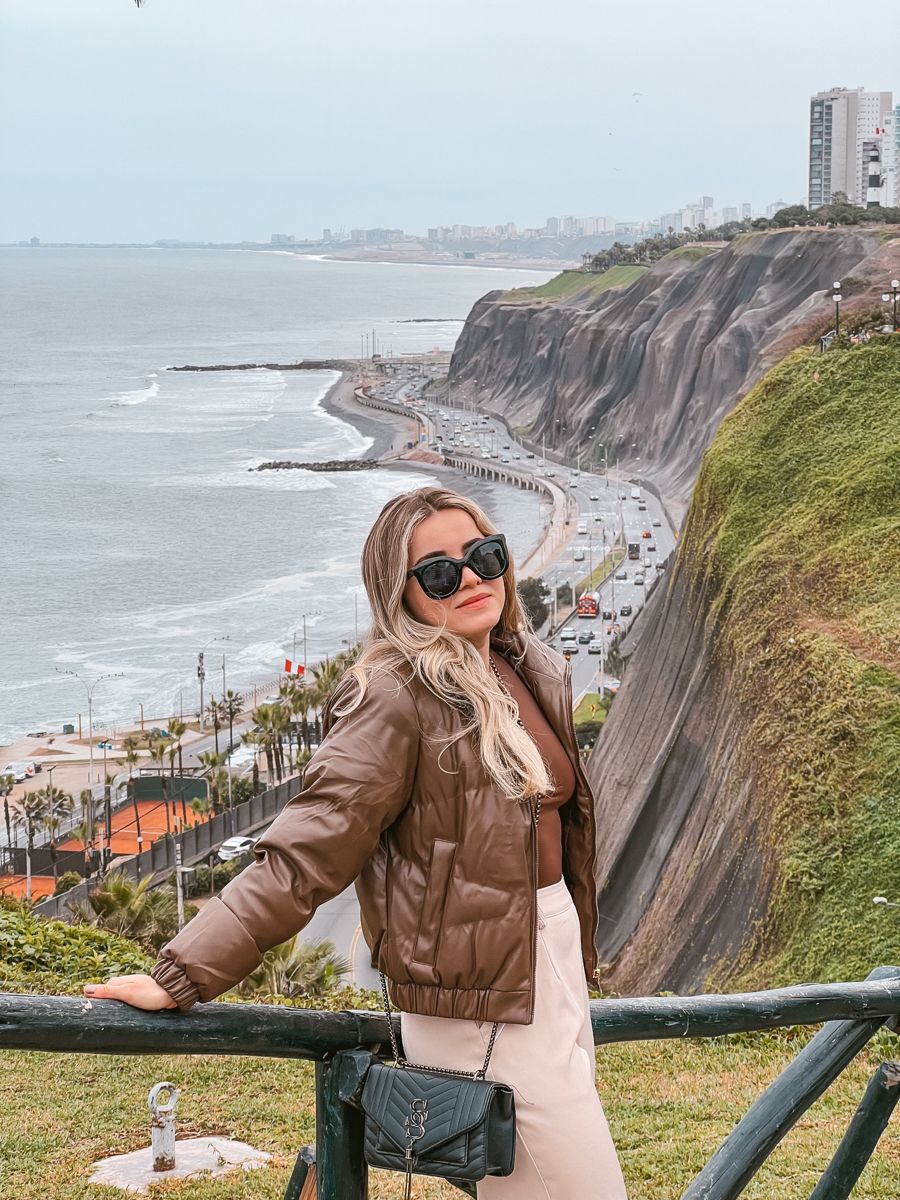 <em>Erika Hernández</em>